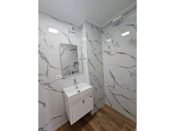 Tirane, shitet apartament 1+1 Kati 4, 40 m² 118.000 € (Pazari i Ri)