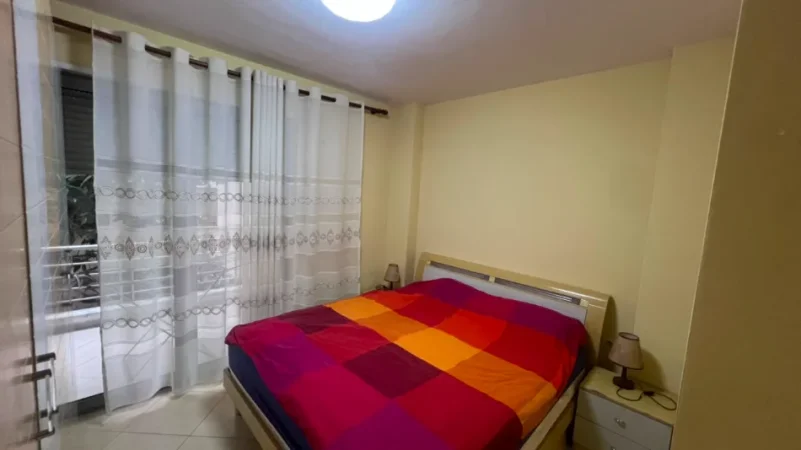 Tirane, jepet me qera apartament 1+1+Aneks+Ballkon Kati 2, 65 m² 500 € (zogu i zi)