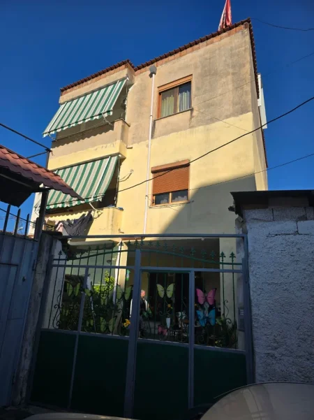 Tirane, jepet me qera apartament 2+1 Kati 3, 90 m² 650 € (Rruga Siri Kodra)