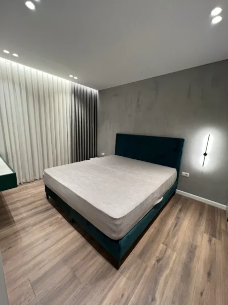 Tirane, jepet me qera apartament 2+1 Kati 7, 84 m² 700 € (fusha aviacionit)