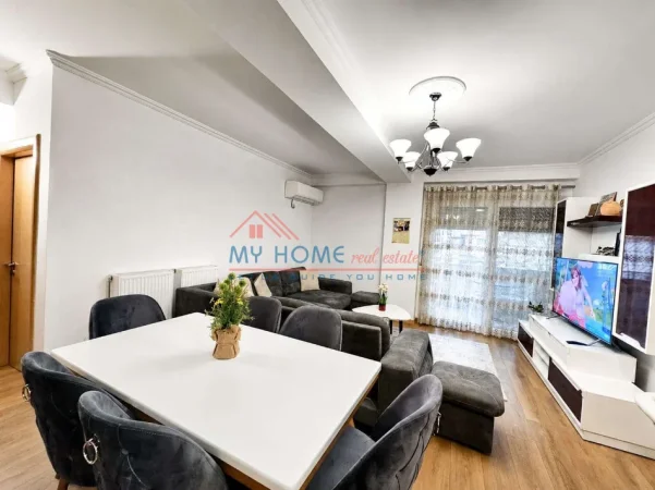 Tirane, jepet me qera apartament 2+1+Ballkon Kati 1, 95 m² 700 € (Rruga Selita e Vjeter)