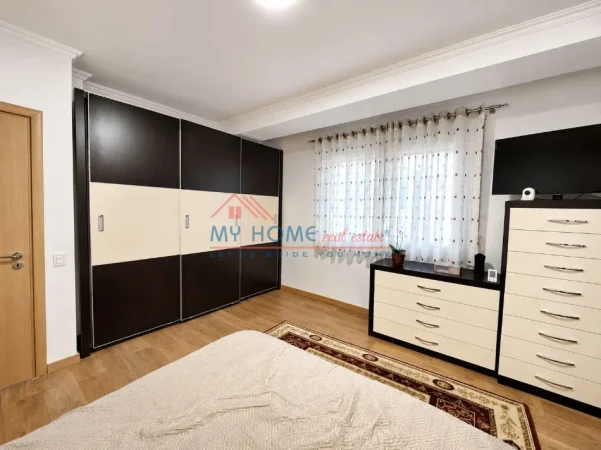 Tirane, jepet me qera apartament 2+1+Ballkon Kati 1, 95 m² 700 € (Rruga Selita e Vjeter)