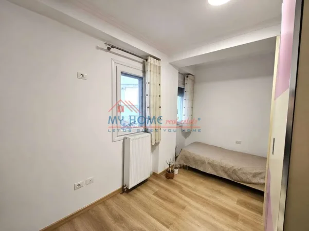 Tirane, jepet me qera apartament 2+1+Ballkon Kati 1, 95 m² 700 € (Rruga Selita e Vjeter)