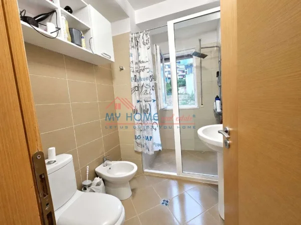 Tirane, jepet me qera apartament 2+1+Ballkon Kati 1, 95 m² 700 € (Rruga Selita e Vjeter)