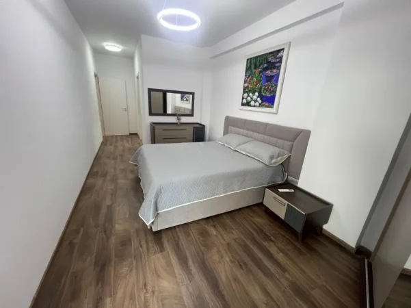 Tirane, jepet me qera apartament 2+1+Aneks+Ballkon Kati 5, 1.200 € (ministria e jashtme , brryli)