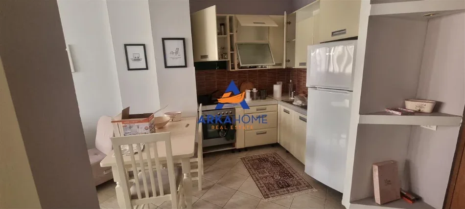 Tirane, jepet me qera apartament 1+1+Ballkon Kati 5, 50 m² 537 € 