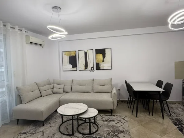 Tirane, jepet me qera apartament 2+1 Kati 4, 85 m² 800 € (RRUGA E BARRIKADAVE)