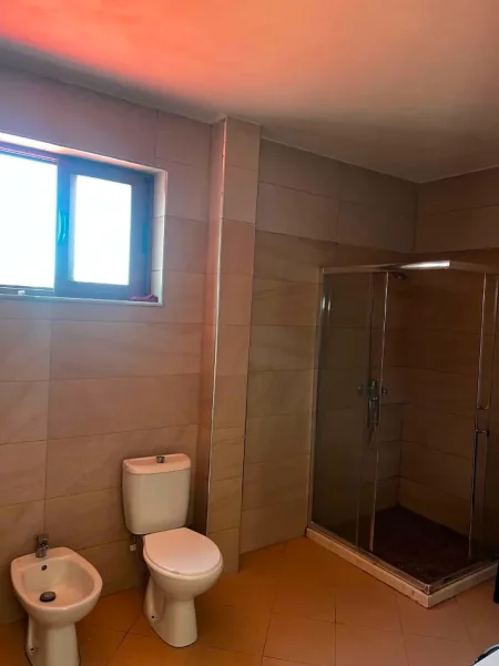 Tirane, jepet me qera apartament 1+1 Kati 1, 80 m² 300 € (Paskuqan)