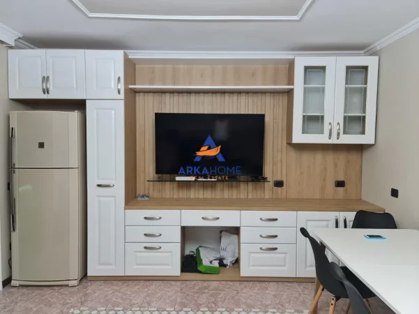 Tirane, jepet me qera apartament 3+1+Ballkon Kati 4, 125 m² 805 € 