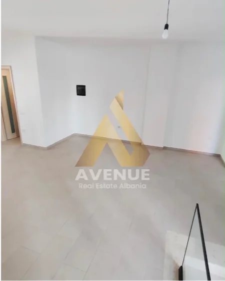 Tirane, jepet me qera ambjent biznesi Kati 0, 45 m² 350 € (Rruga Leonard Frroku 18)