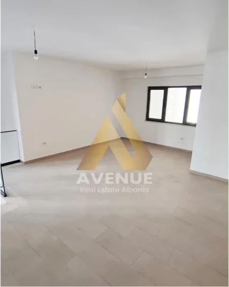 Tirane, jepet me qera ambjent biznesi Kati 0, 45 m² 350 € (Rruga Leonard Frroku 18)