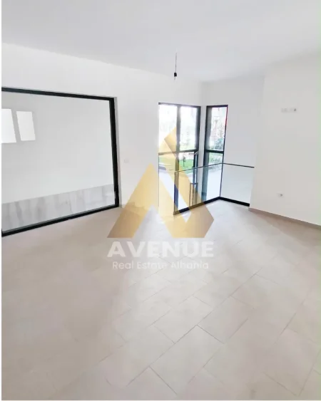 Tirane, jepet me qera ambjent biznesi Kati 0, 45 m² 350 € (Rruga Leonard Frroku 18)