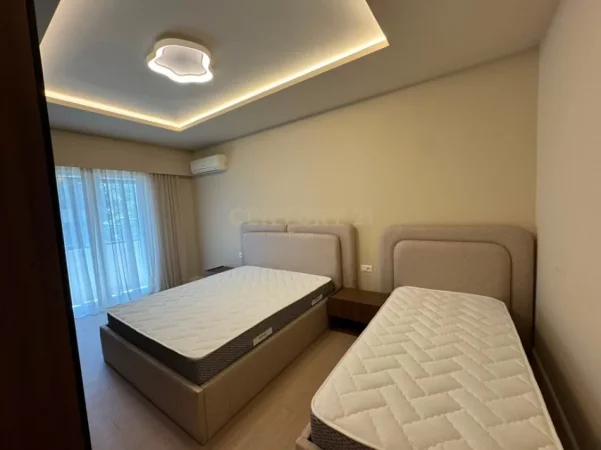 Tirane, jepet me qera apartament 2+1 Kati 3, 100 m² 700 € (rruga bardhyl)