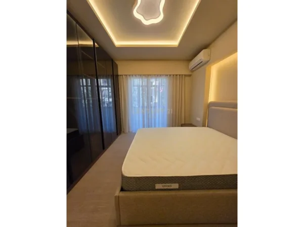 Tirane, jepet me qera apartament 2+1 Kati 3, 100 m² 700 € (rruga bardhyl)