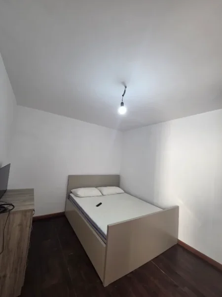 Tirane, jepet me qera Kati 1, 60 m² 280 € (Paskuqan)
