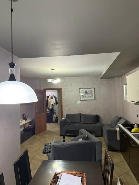 Tirane, jepet me qera apartament 2+1 Kati 5, 75 m² 600 € (Pas Square 21, Rruga Sali Butka, 21 Dhjetori, Tiranë)