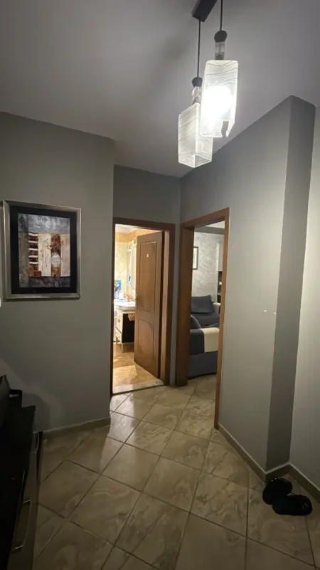 Tirane, jepet me qera apartament 2+1 Kati 5, 75 m² 600 € (Pas Square 21, Rruga Sali Butka, 21 Dhjetori, Tiranë)