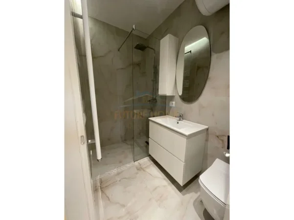 Tirane, jepet me qera apartament 2+1+Ballkon Kati 5, 90 m² 820 € (BRRYL)
