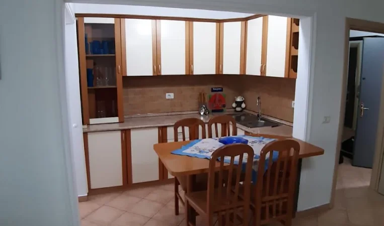 Tirane, jepet me qera apartament 1+1 Kati 3, 430 € 