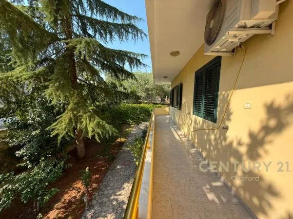 Tirane, jepet me qera apartament 2+1+Ballkon Kati 2, 100 m² 600 € (Vilat Gjermane)