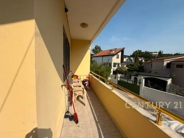 Tirane, jepet me qera apartament 2+1+Ballkon Kati 2, 100 m² 600 € (Vilat Gjermane)