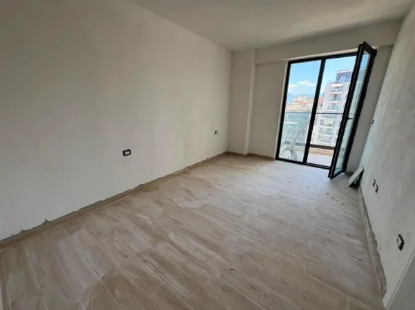 Tirane, shitet apartament 1+1+Ballkon Kati 8, 85 m² 150.000 € (Ish Fusha e Aviacionit)