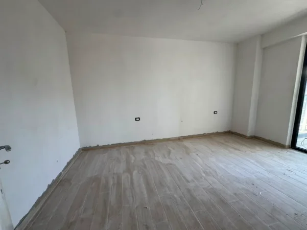Tirane, shitet apartament 1+1+Ballkon Kati 8, 85 m² 150.000 € (Ish Fusha e Aviacionit)
