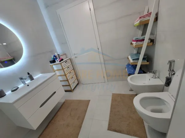 Tirane, shitet apartament 1+1 Kati 1, 65 m² 180.000 € (Afer Pazarit te Ri, Rruga Tefta Tashko Koco)