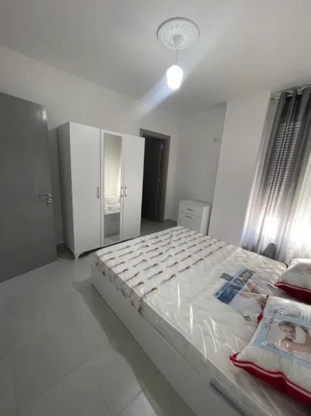 Tirane, jepet me qera apartament 2+1 Kati 1, 100 m² 600 € (Perballe shkolles Ardian Klosi)