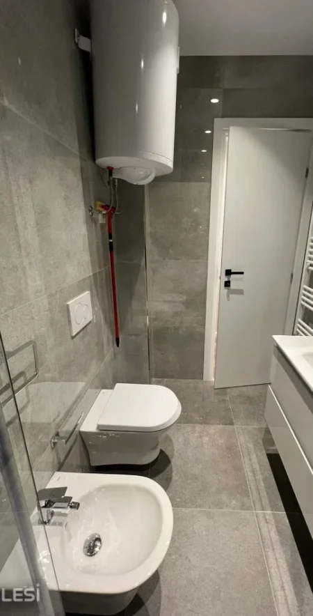 Tirane, jepet me qera apartament 2+1 Kati 7, 85 m², Çmimi 70.000 Lekë të Reja, (Ish Fusha Aviacionit,Tiranë.)