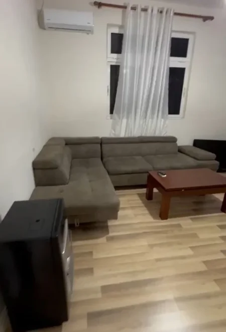 Tirane, jepet me qera apartament 2+1+Ballkon Kati 1, 105 m² 550 € (Blloku Vasil Shanto)