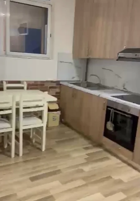 Tirane, jepet me qera apartament 2+1+Ballkon Kati 1, 105 m² 550 € (Blloku Vasil Shanto)