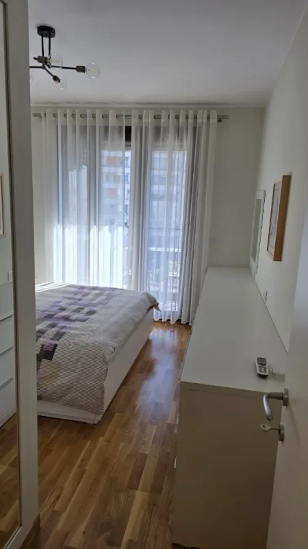Tirane, jepet me qera apartament 1+1 Kati 3, 77 m²,Çmimi 105.000 Lekë të Reja, (Pranë Sheshit Skënderbej, Rruga Bardhok Biba, Tiranë.)