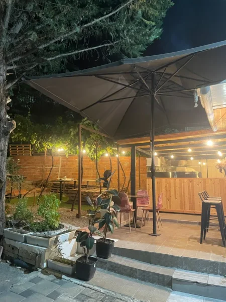 Tirane, jepet me qera lokal Kati 1, 100 m² 520 € (Rruga Muhamed Deliu)