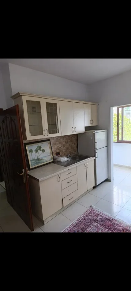 Tirane, jepet me qera apartament 1+1 Kati 3, 70 m² 500 € (Rruga 5 Maji)
