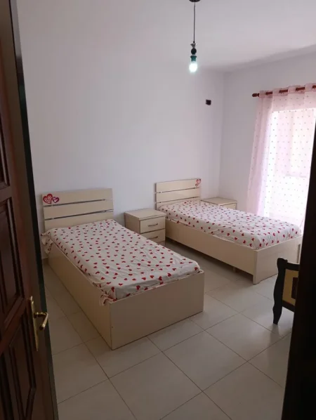 Tirane, jepet me qera apartament 1+1 Kati 3, 70 m² 500 € (Rruga 5 Maji)