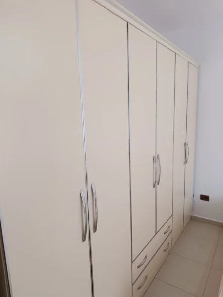 Tirane, jepet me qera apartament 1+1 Kati 3, 70 m² 500 € (Rruga 5 Maji)
