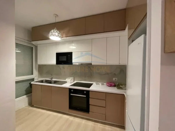 Tirane, jepet me qera apartament 2+1 Kati 9, 87 m² 650 € (RRUGA 5 MAJI)
