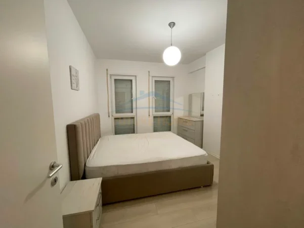 Tirane, jepet me qera apartament 2+1 Kati 9, 87 m² 650 € (RRUGA 5 MAJI)
