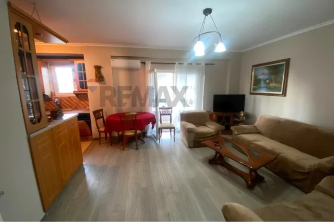 Tirane, jepet me qera 2+1 , 120 m² 650 € 