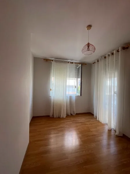 Tirane, jepet me qera apartament 2+1 Kati 2, 98 m² 700 € (Kodra e Diellit)