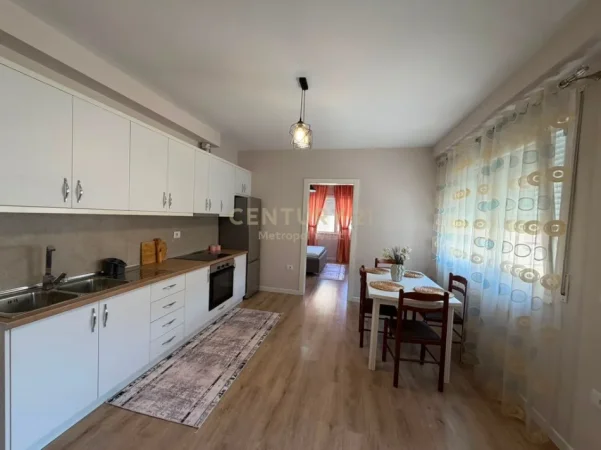 Tirane, jepet me qera apartament 1+1 Kati 2, 60 m² 600 € (Ish Tregu Elektrik)