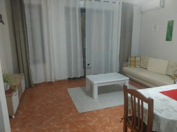 Tirane, jepet me qera apartament 1+1 Kati 3, 60 m² 520 € (RRUGA E ELBASANIT)