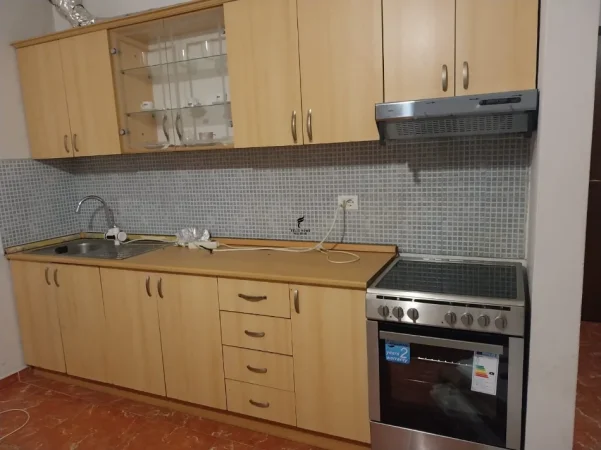 Tirane, jepet me qera apartament 1+1 Kati 3, 60 m² 520 € (RRUGA E ELBASANIT)