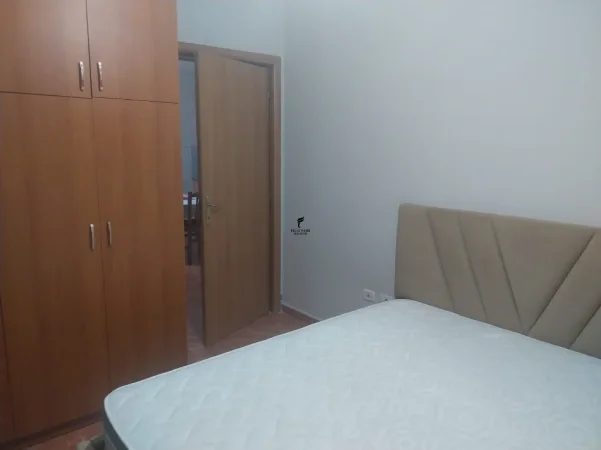 Tirane, jepet me qera apartament 1+1 Kati 3, 60 m² 520 € (RRUGA E ELBASANIT)