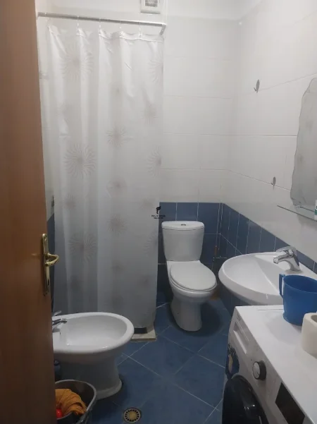 Tirane, jepet me qera apartament 1+1 Kati 3, 60 m² 520 € (RRUGA E ELBASANIT)
