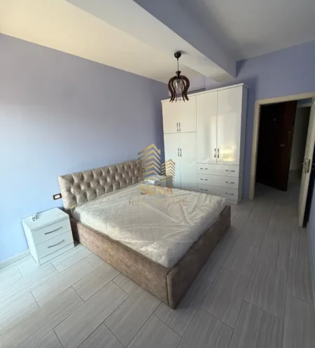 Tirane, jepet me qera apartament 1+1+Ballkon Kati 4, 60 m² 500 € (Astir)