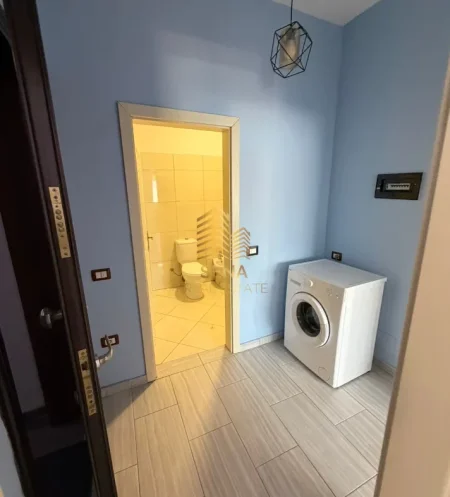 Tirane, jepet me qera apartament 1+1+Ballkon Kati 4, 60 m² 500 € (Astir)