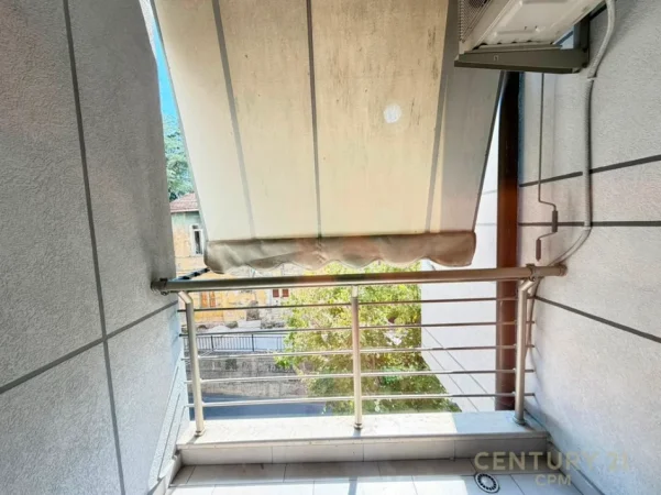 Tirane, jepet me qera apartament 2+1+Ballkon Kati 2, 100 m² 600 € (Kompleksi Tower Bridge)