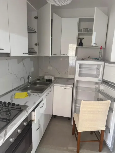 Tirane, jepet me qera apartament 1+1 Kati 3, 60 m² 500 € (KMY LAPRAK)